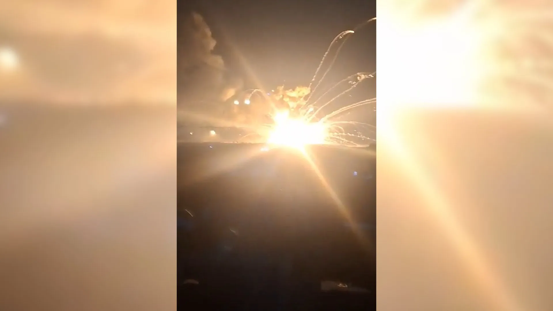 Explosões massivas em depósito de armas do exército sírio perto de Alepo