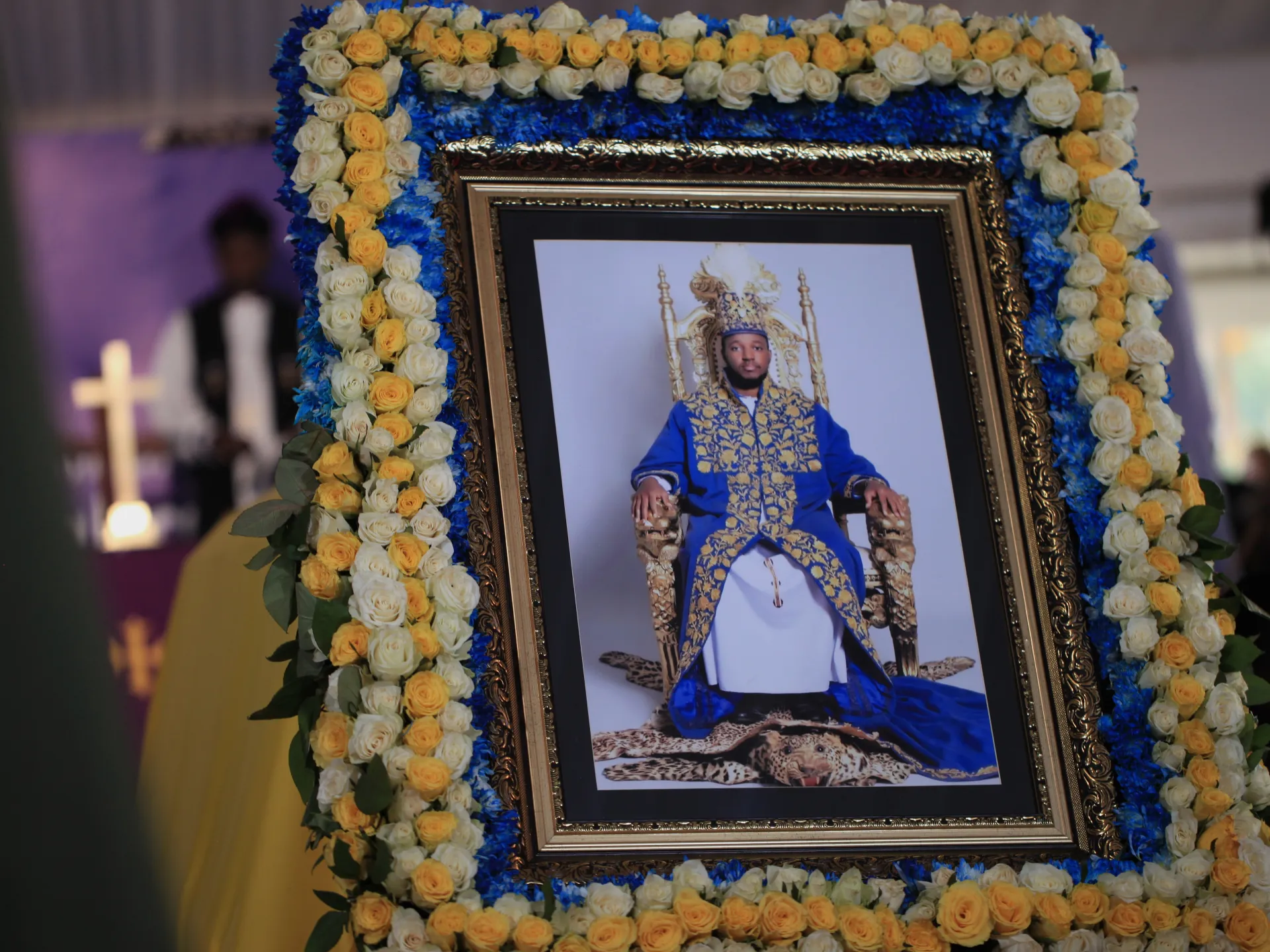 Filho misterioso e herdeiro contestado: rei de Uganda é sepultado em meio a disputa de sucessão