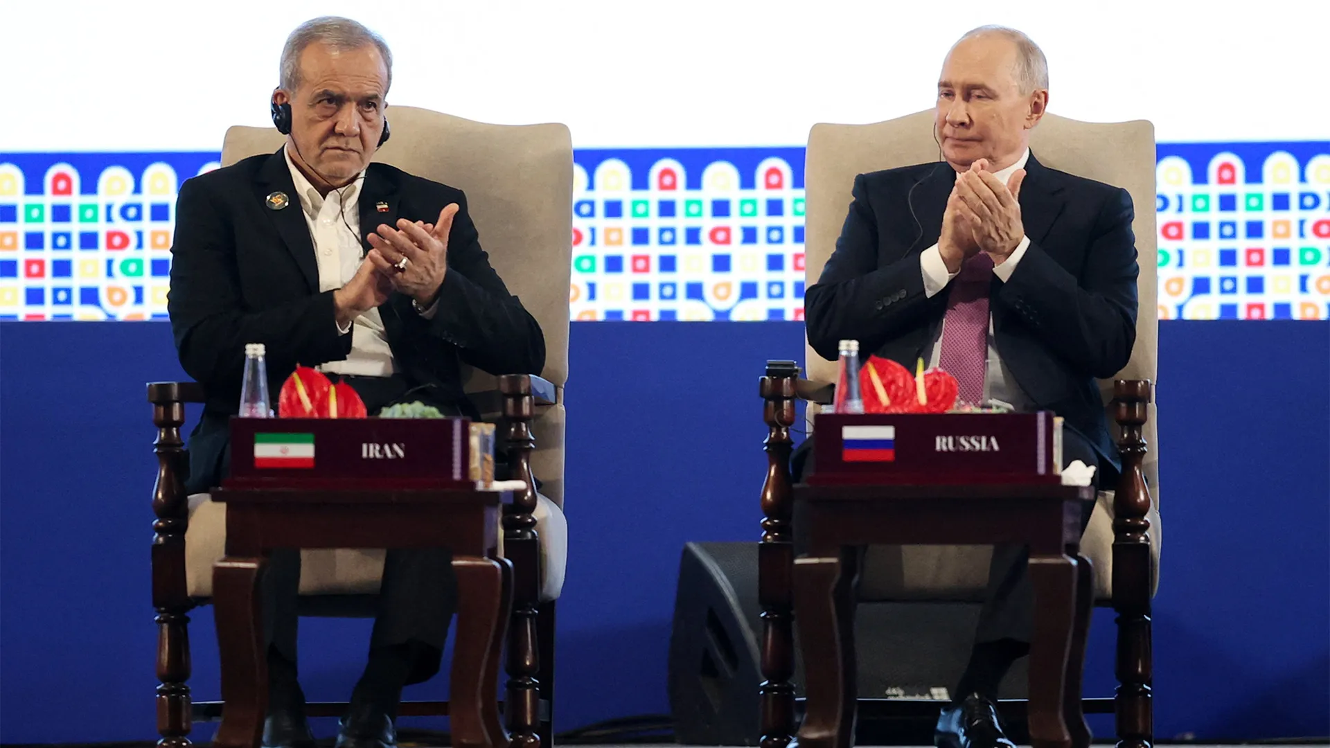 Putin e Pezeshkian criticam o domínio dos EUA antes da reunião do BRICS