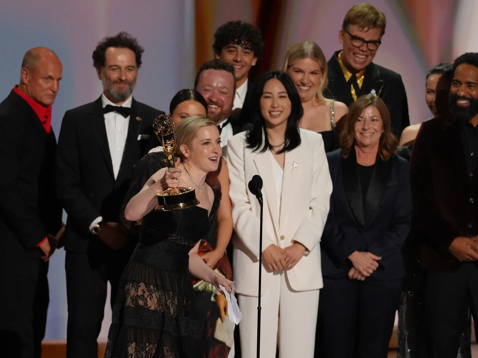 Vencedores do Emmy 2026: 'Widow's Bay' e 'The Pitt' dominam a premiação