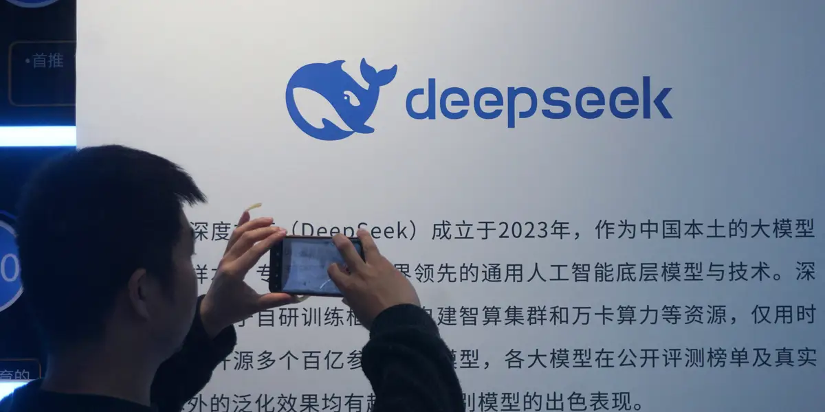 A postagem viral de um engenheiro da DeepSeek sobre talento, poder e humanidade oferece um raro vislumbre do trabalho nos laboratórios de IA de vanguarda da China