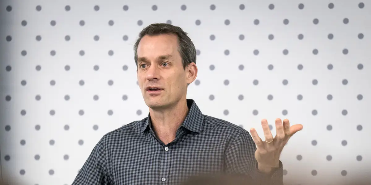 Ex-cientista-chefe do Google, Jeff Dean, busca nova rodada para sua startup de IA com avaliação de cerca de US$ 50 bilhões
