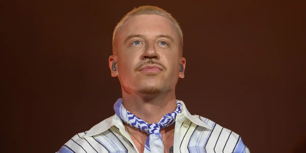 Macklemore diz que Robert Kraft o retirou da digressão de Ed Sheeran após comentários sobre os territórios palestinianos