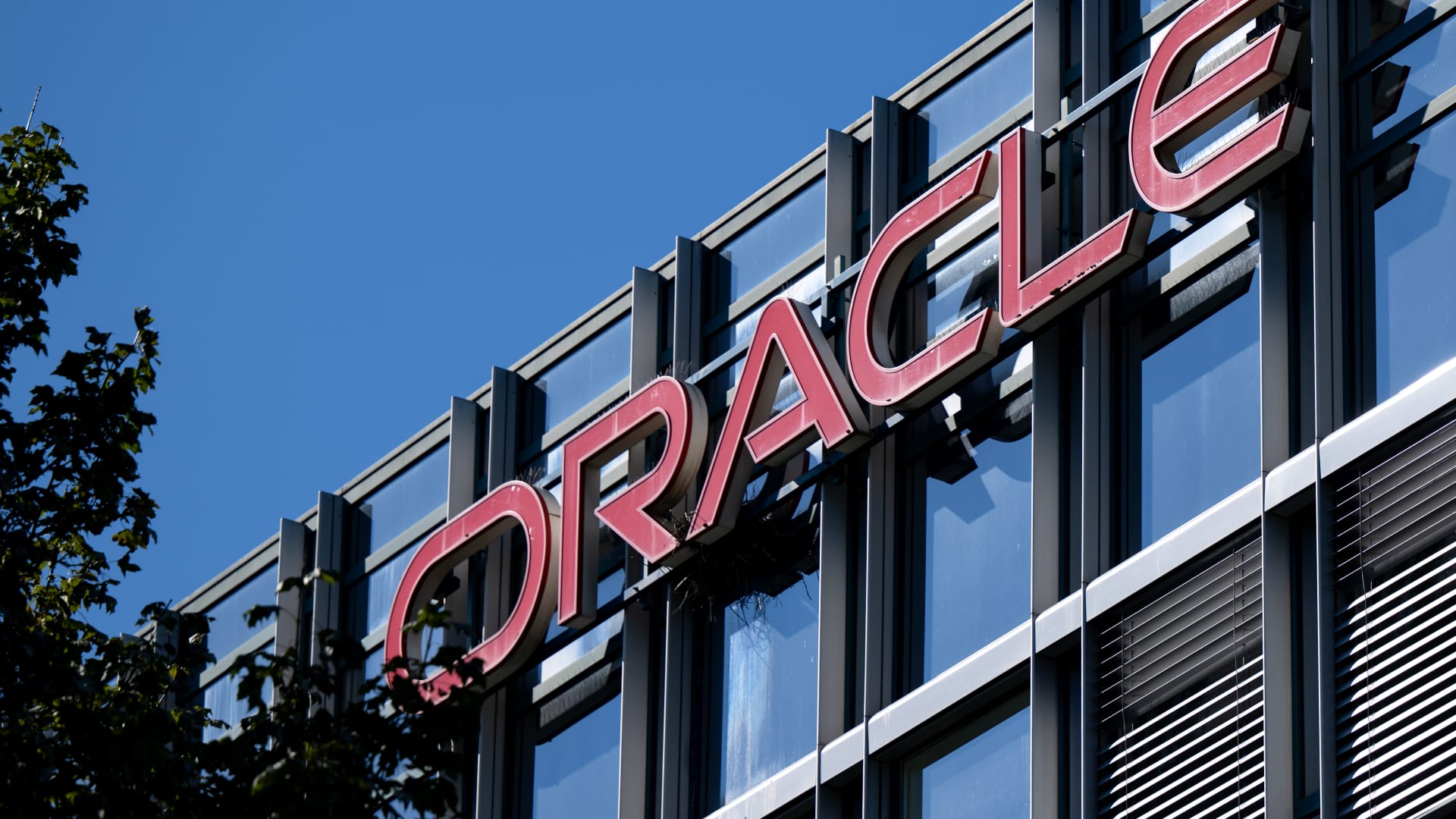 As ações da Oracle sobem 7% após superar expectativas de lucros com receita de infraestrutura de nuvem mais do que duplicando