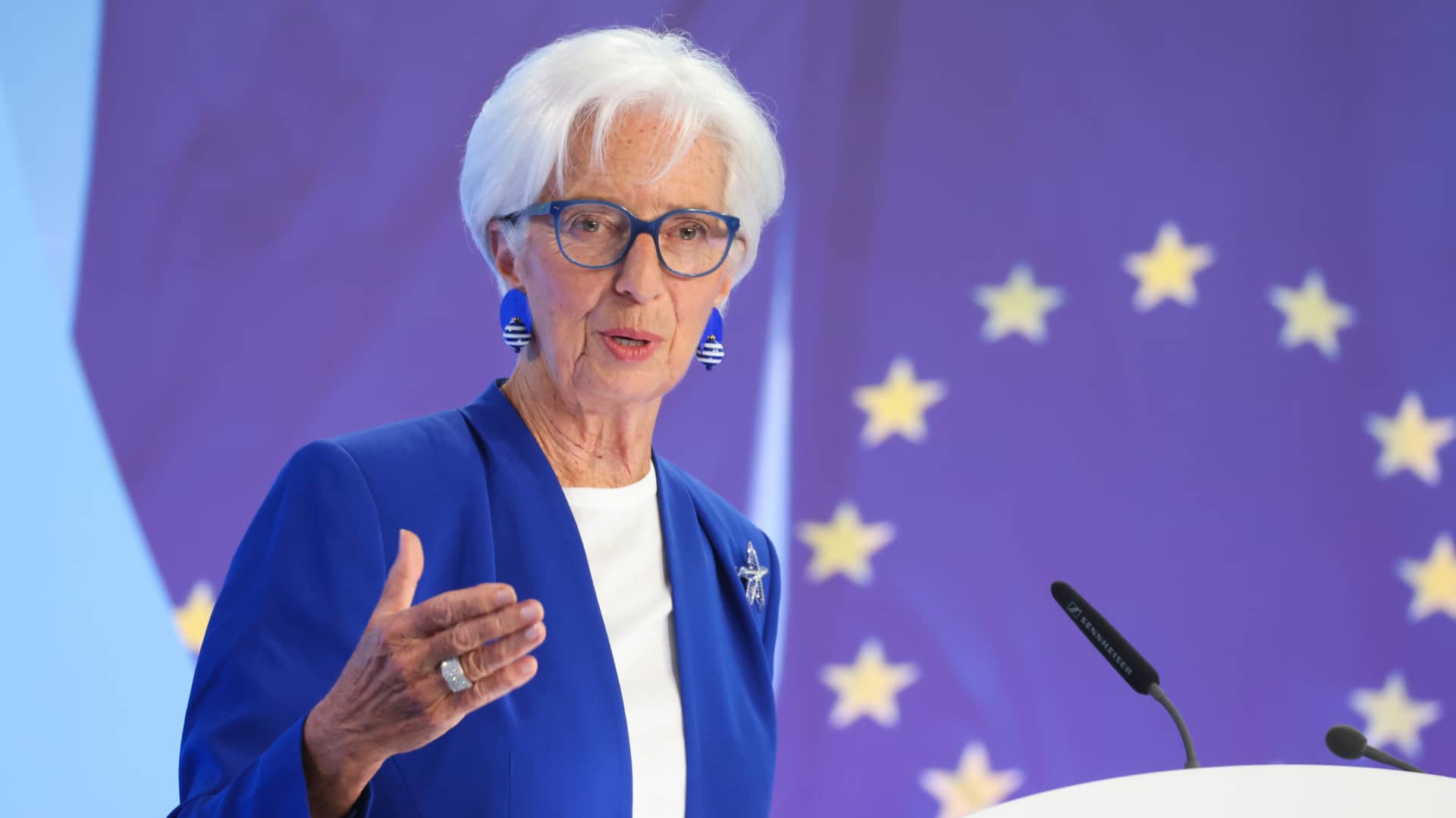 Banco Central Europeu eleva taxas de juros para 2,5% enquanto autoridades veem risco de maior inflação e crescimento mais fraco
