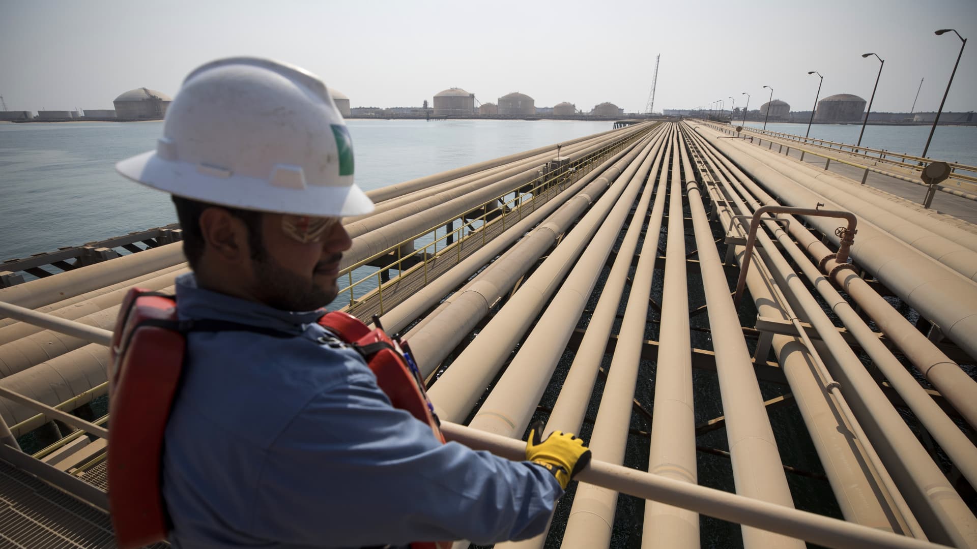 Preços do petróleo caem drasticamente após ganhos semanais de dois dígitos acima de US$ 100