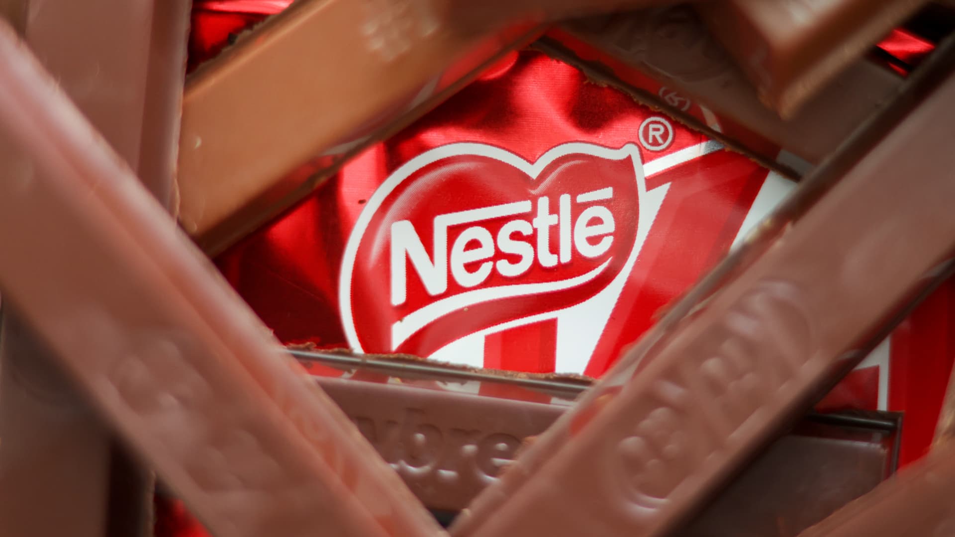 Putin mira os negócios da Nestlé na Rússia enquanto o Kremlin aperta o cerco aos ativos ocidentais