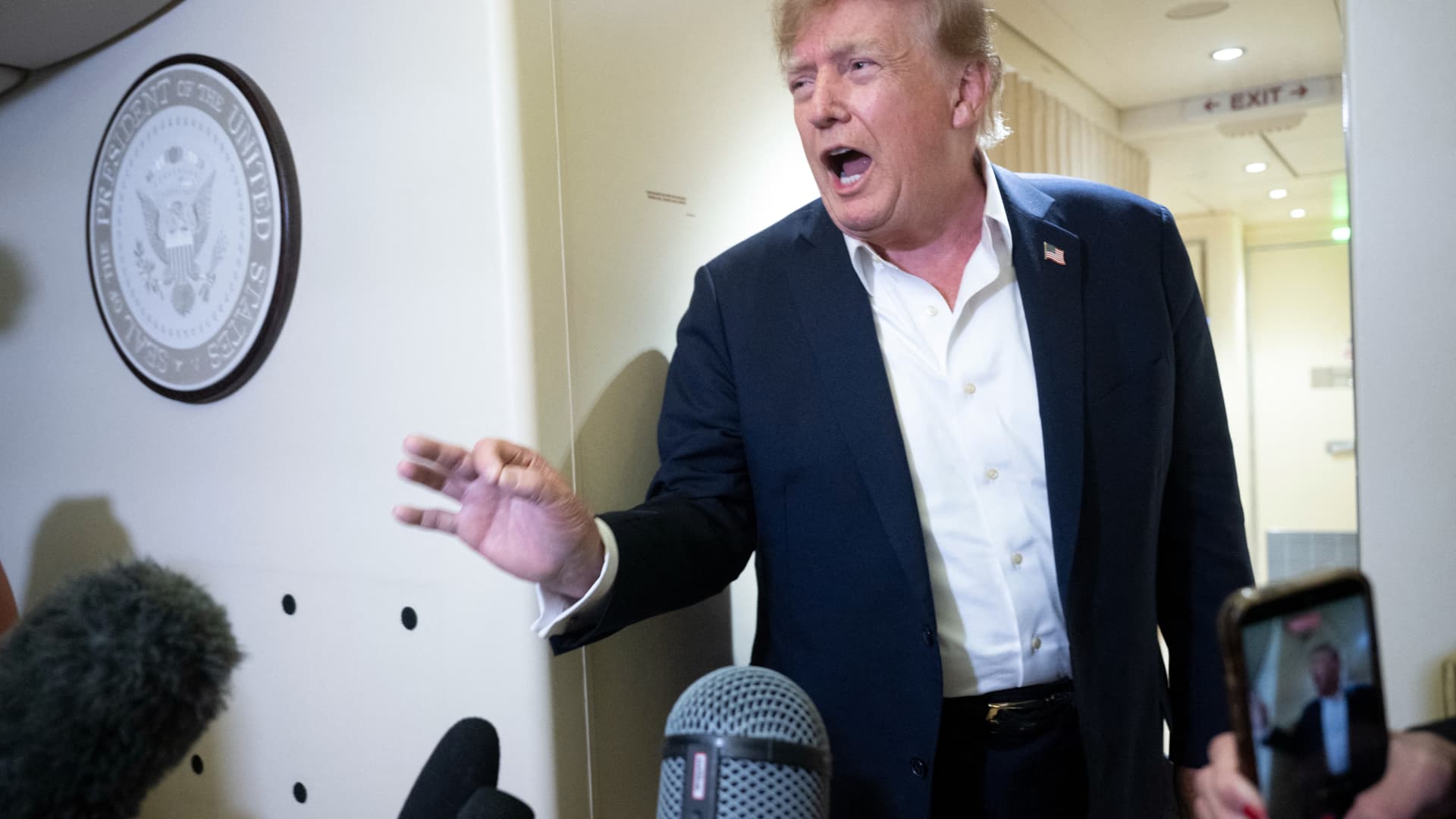 Trump diz que não há necessidade de mais regulação de IA e critica CEO da Anthropic, Dario Amodei