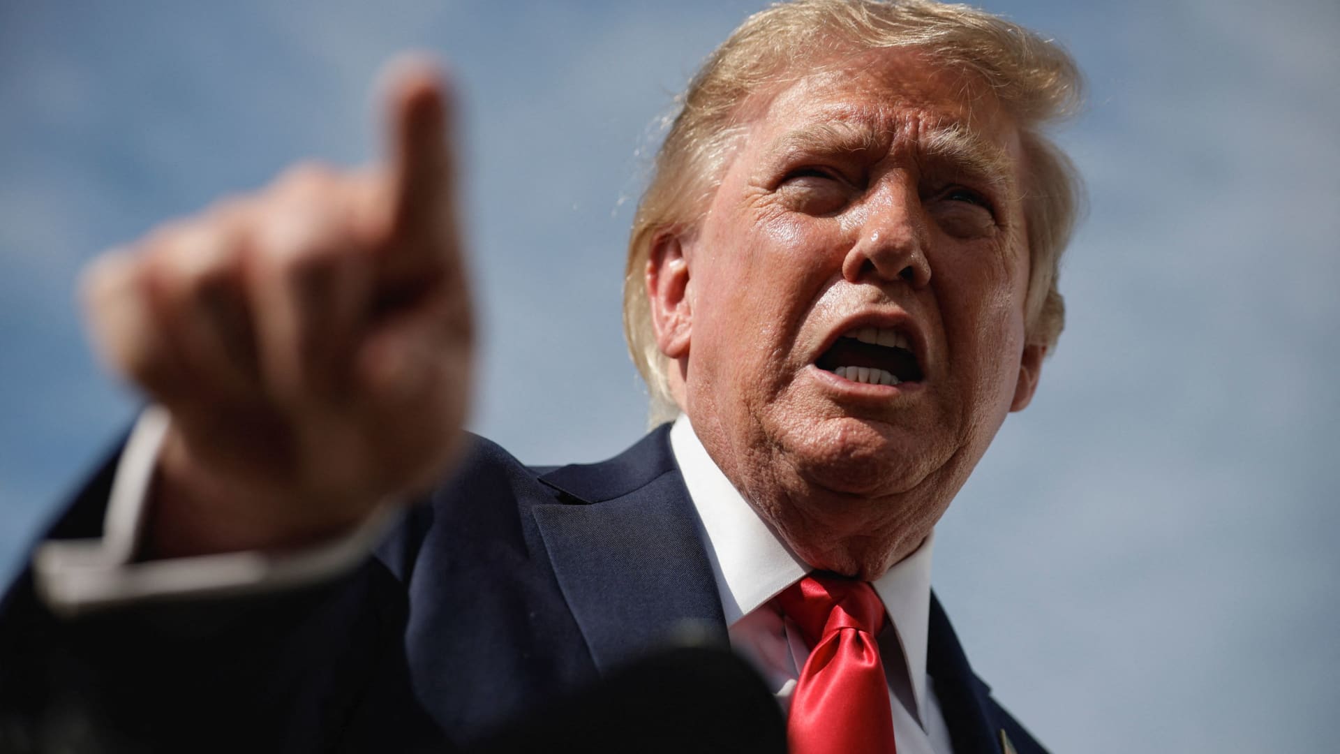 Trump exige taxa de juros de 1% ou inferior após primeira alta do Fed desde 2023