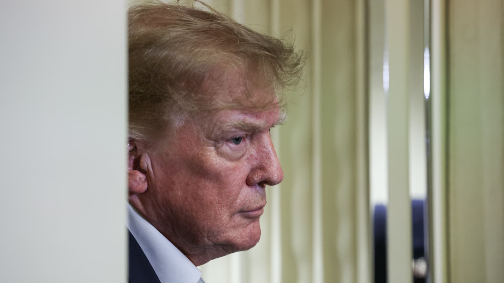 Trump insta Ucrânia a parar de 'atacar' refinarias de petróleo russas enquanto diesel nos EUA atinge recorde