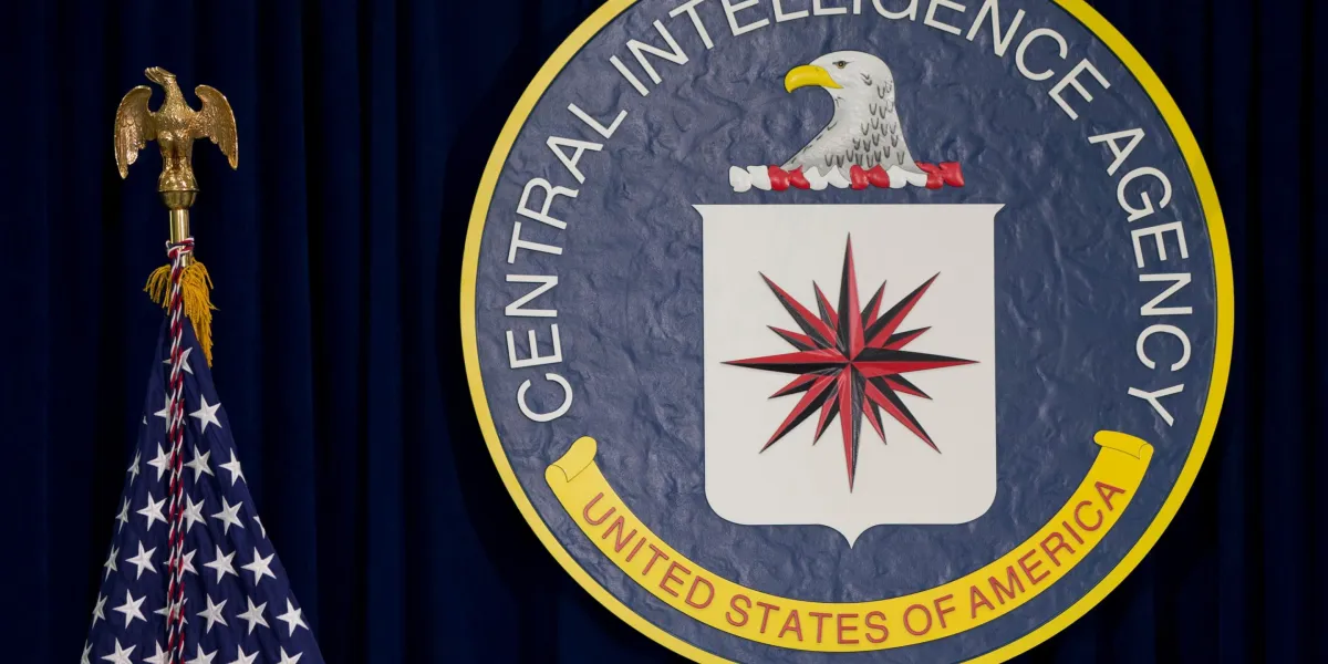 Ex-funcionário da CIA encontrado com US$ 40 milhões em barras de ouro para 'despesas relacionadas ao trabalho' chega a acordo de delação