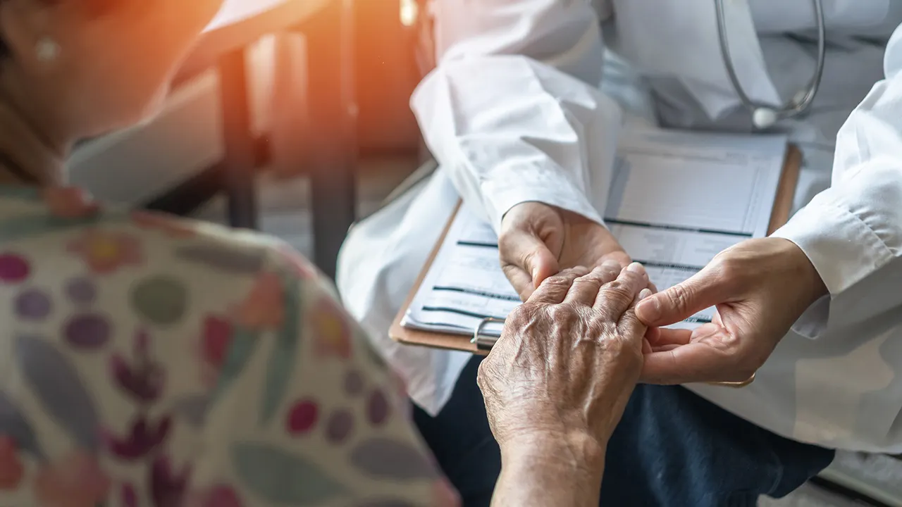 A Doença de Parkinson está a tornar-se mais comum. Aqui estão 5 coisas que todos devem saber