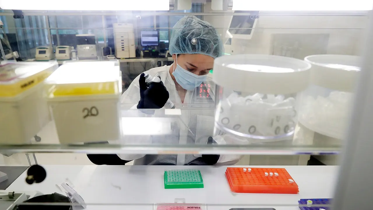 Ameaça de arma biológica exposta: Anthropic alerta sobre atores estrangeiros planejando experimentos com vírus