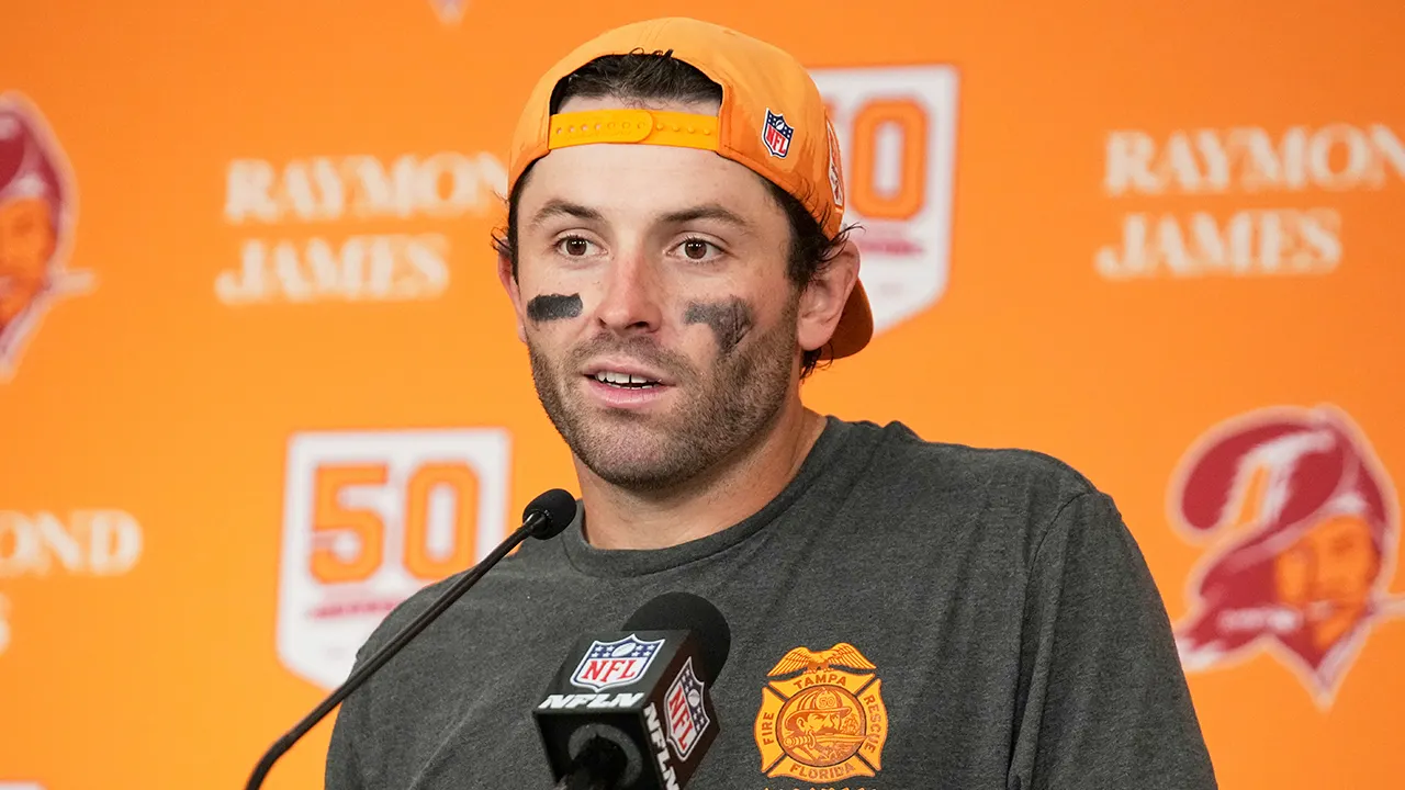 Baker Mayfield perde aposta para o técnico Todd Bowles e vive 'dois dias difíceis', inclusive em entrevista coletiva