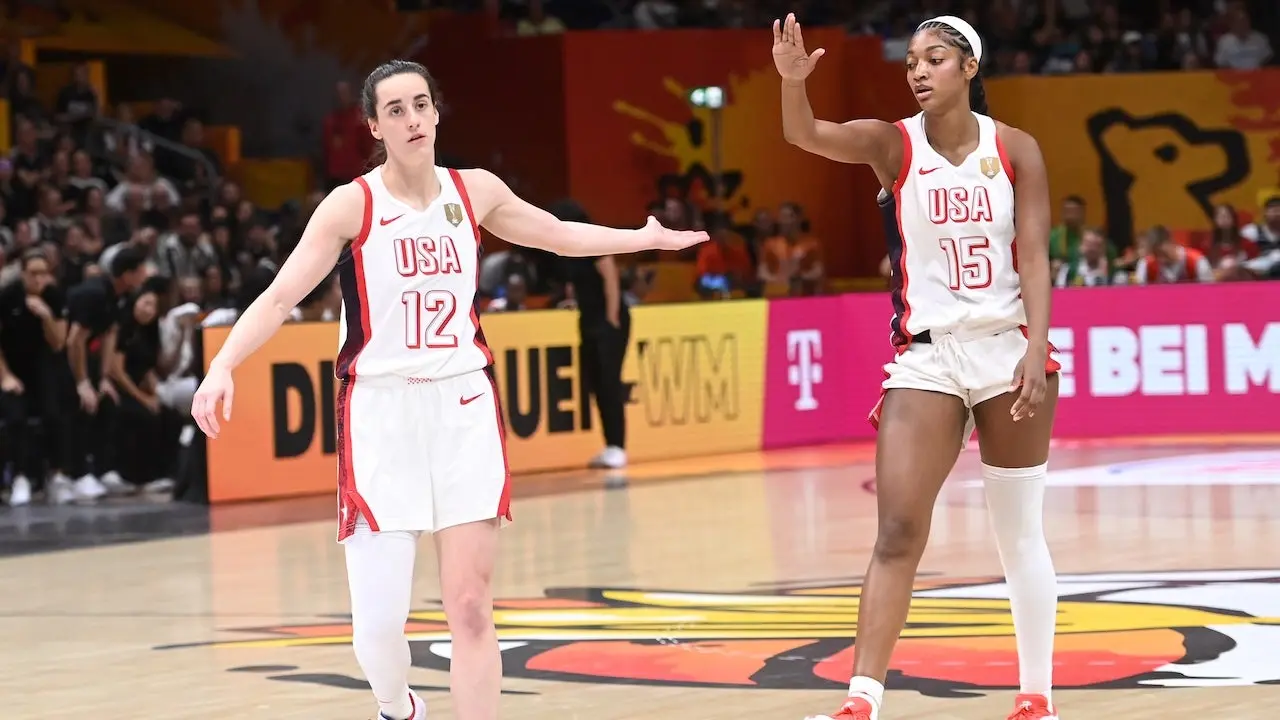 Caitlin Clark diz que ela e Angel Reese 'sempre foram amigas' após vencerem a Copa do Mundo Feminina da FIBA