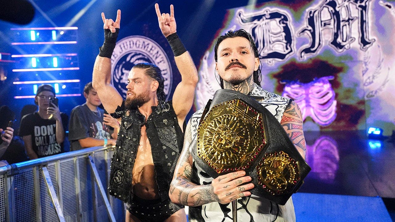 Campeão mega da AAA, Dominik Mysterio é o 'pacote completo', diz o narrador da WWE Corey Graves