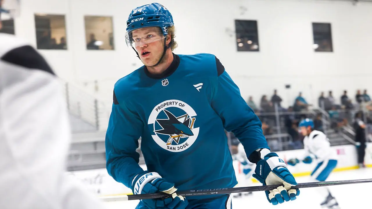 Prospecto dos Sharks com 2,16m, Alexander Karmanov, troca socos com novato dos Kings em briga viral intensa