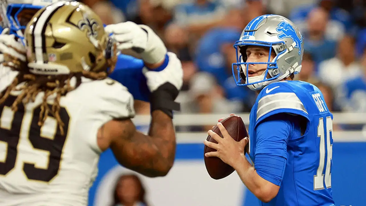 Touchdown da defesa dos Saints contra os Lions é anulado após fumble de Jared Goff ser rev