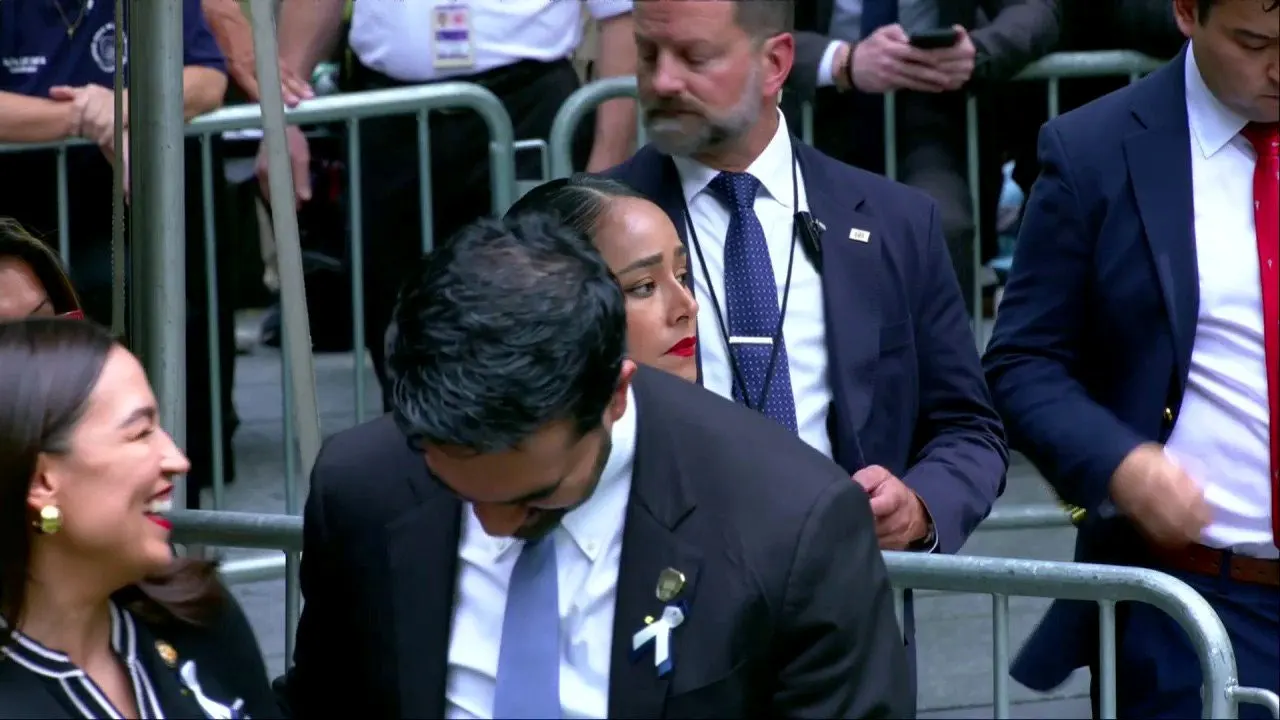 Trump critica AOC e Mamdani por risadas durante cerimônia solene do 11 de setembro no Marco Zero