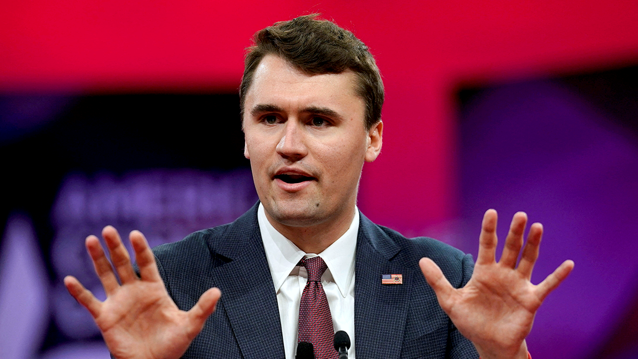 Universidade do Tennessee condena panfletos que parecem celebrar o assassinato de Charlie Kirk