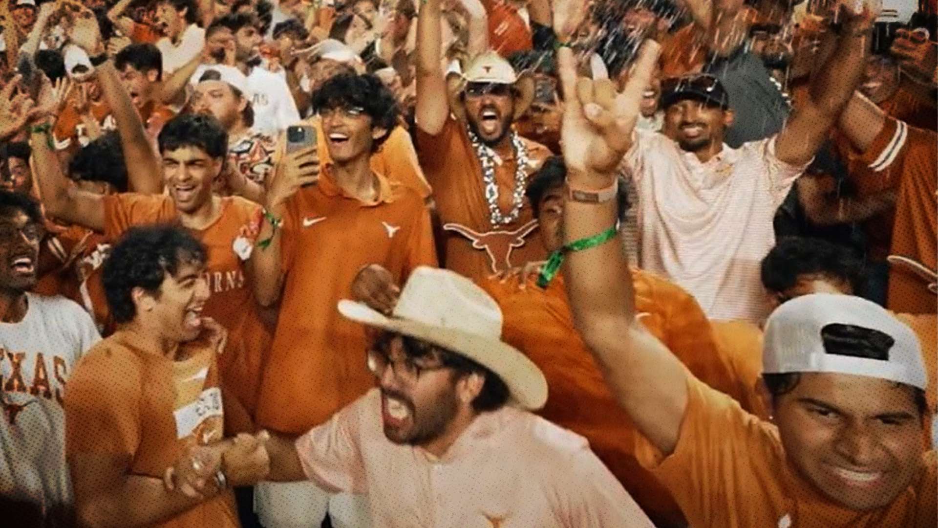 Estudantes celebrando a vitória no futebol americano
