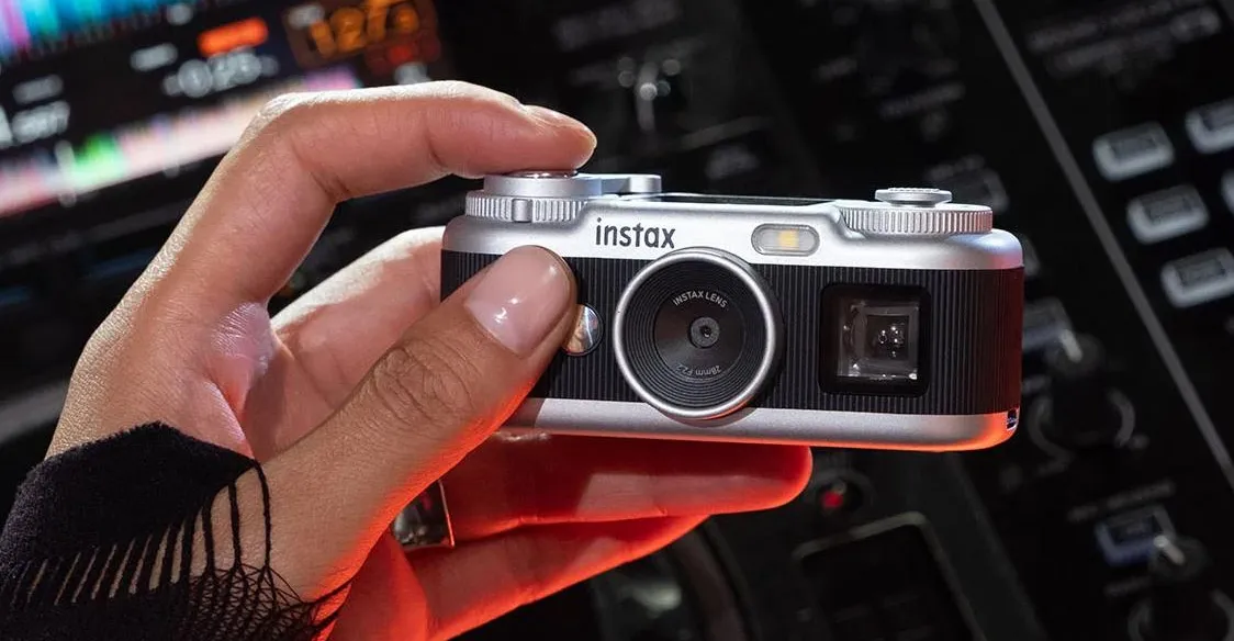 A Instax Pal 2 da Fujifilm é uma pequena câmara digital que pode não desiludir