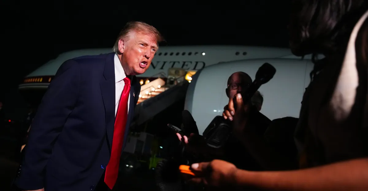 Trump avança na restrição à liberdade de expressão com novas proibições a jornalistas