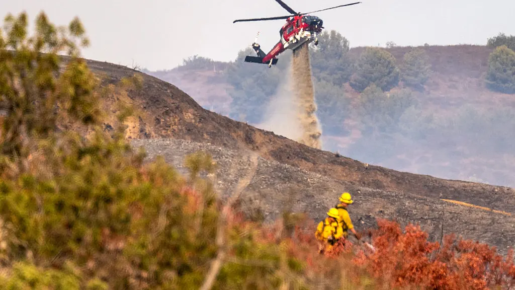 Os EUA enfrentam uma de suas temporadas de incêndios florestais mais ativas. Veja como os custos estão se acumulando
