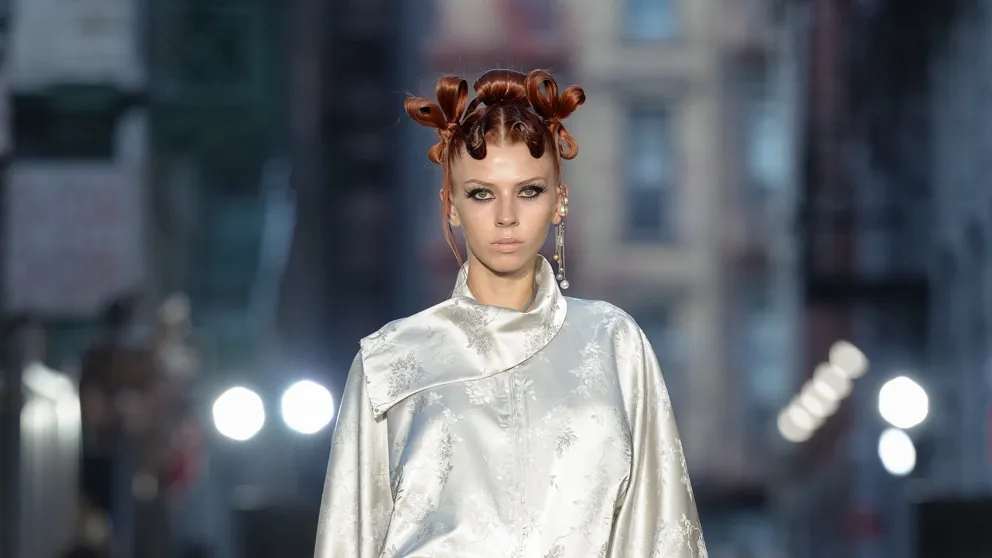 Coleção Ready-to-Wear Primavera 2027 de Kim Shui | Vogue