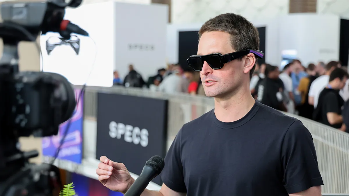 Evan Spiegel, da Snap, consegue vender-lhe um computador para o seu rosto?