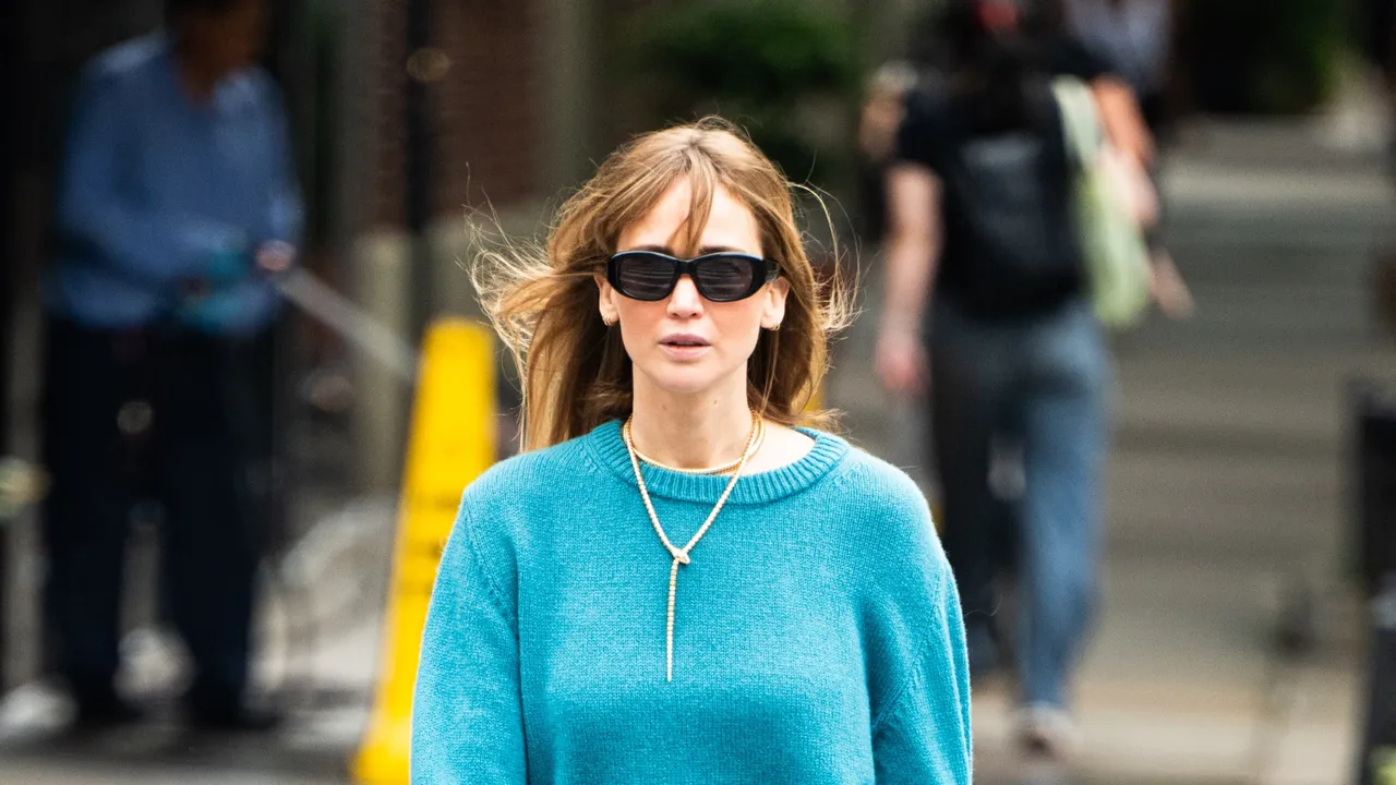 Jennifer Lawrence acerta na fórmula de estilo para a meia-estação