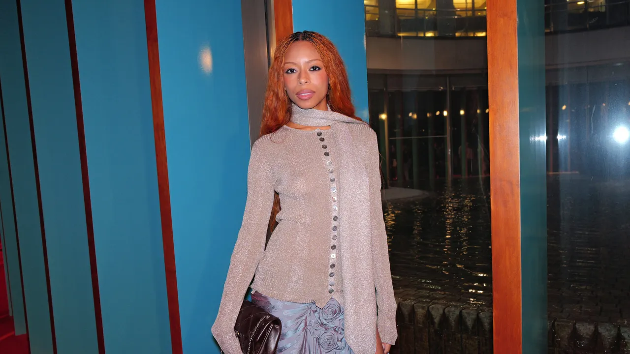 Ravyn Lenae tentou manter o ritmo cardíaco baixo no desfile de Tory Burch
